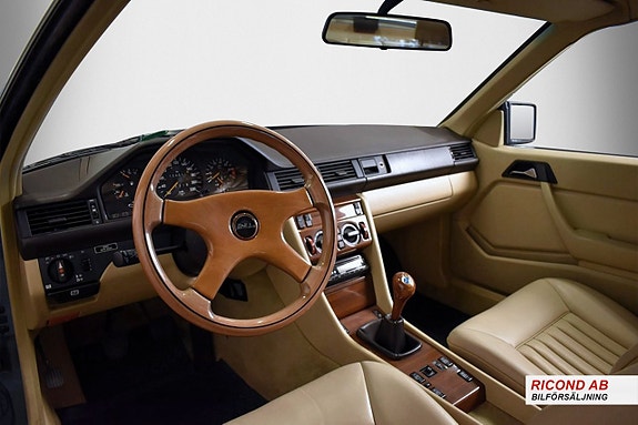 Mercedes-Benz 230 CE 18 of 21