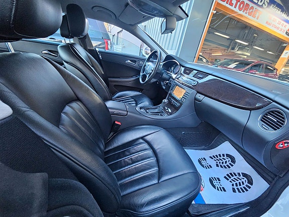 Mercedes-Benz CLS350 8 of 16