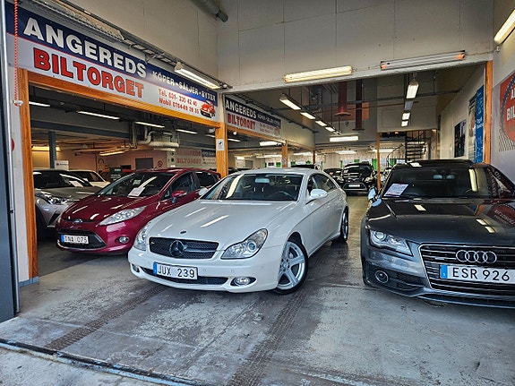 Mercedes-Benz CLS350 2 of 5