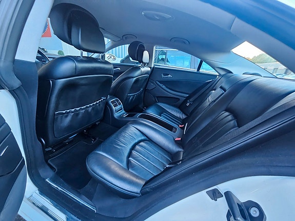 Mercedes-Benz CLS350 12 of 16