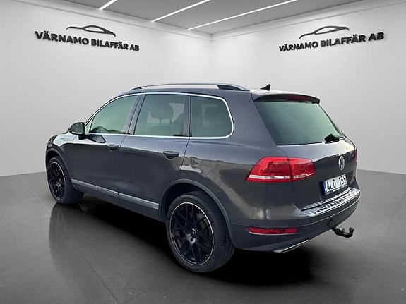 Volkswagen Touareg 3 of 21