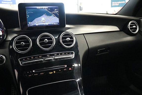 Mercedes-Benz C200 15 of 22