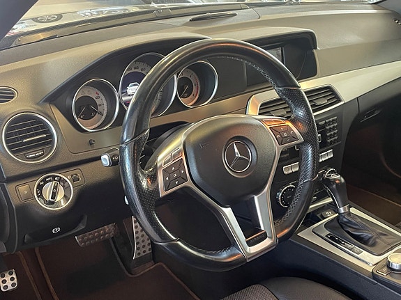 Mercedes-Benz C220 9 of 9