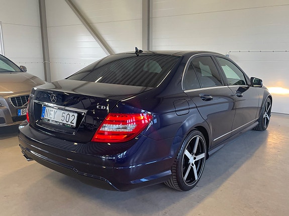 Mercedes-Benz C220 6 of 9