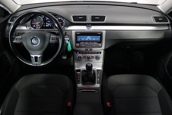 Volkswagen Passat 15 of 19