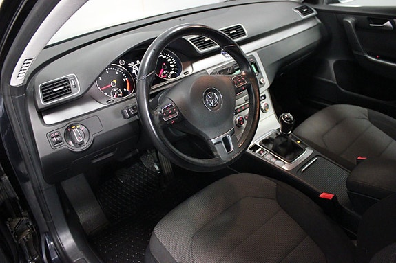 Volkswagen Passat 14 of 19