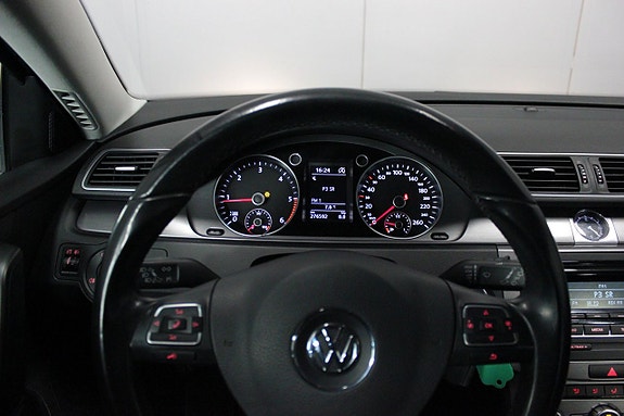 Volkswagen Passat 18 of 19