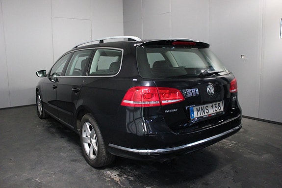 Volkswagen Passat 3 of 19