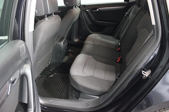 Volkswagen Passat 12 of 19