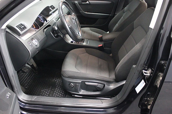 Volkswagen Passat 10 of 19