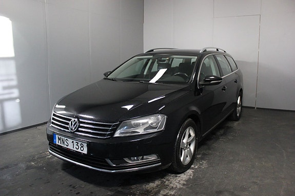 Volkswagen Passat 2 of 19