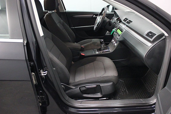 Volkswagen Passat 11 of 19