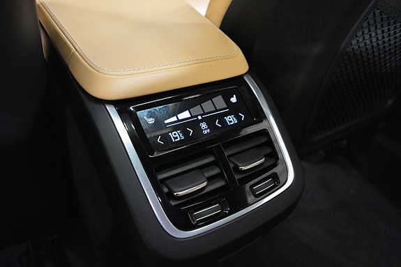 Volvo S90 21 of 24