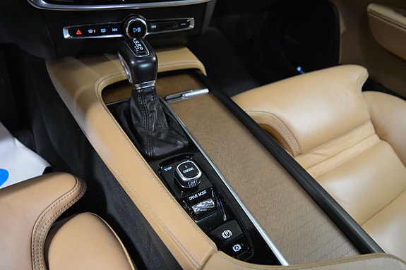 Volvo S90 16 of 24