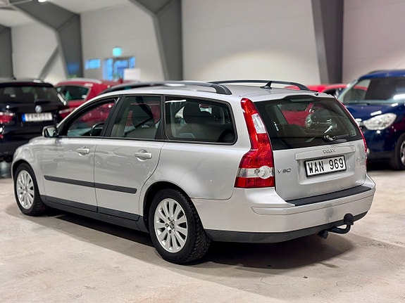 Volvo V50 3 of 5