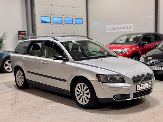 Volvo V50 2 of 5