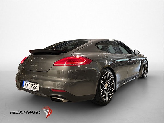 Porsche Panamera 4 5 of 5