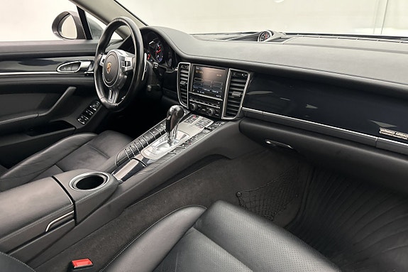 Porsche Panamera 4 25 of 30