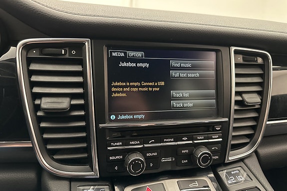 Porsche Panamera 4 19 of 30