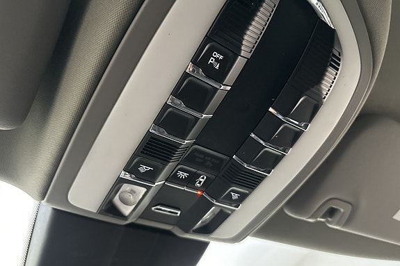 Porsche Panamera 4 16 of 30