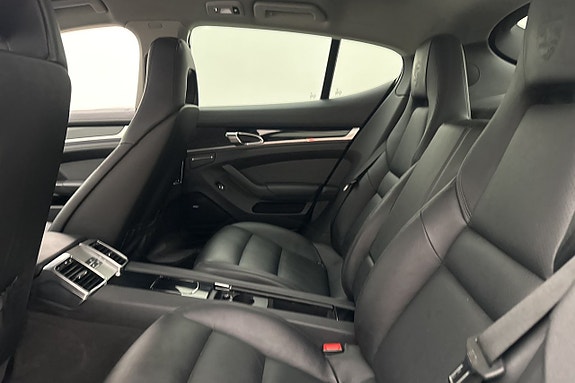 Porsche Panamera 4 27 of 30