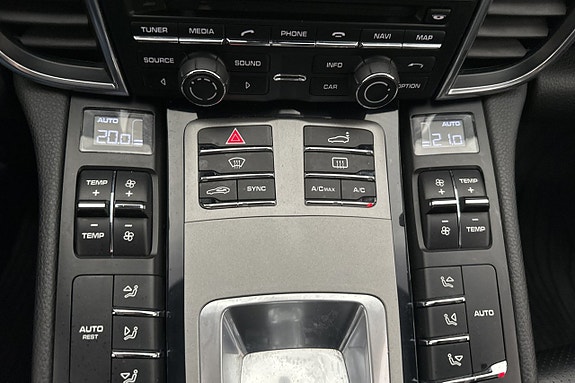Porsche Panamera 4 20 of 30