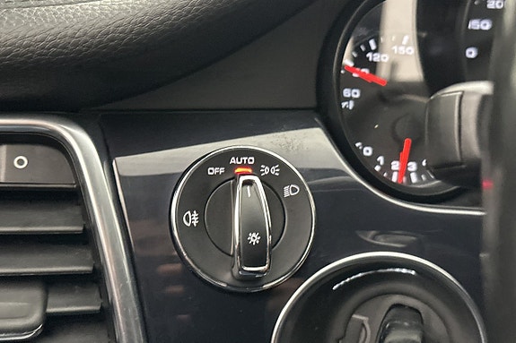 Porsche Panamera 4 13 of 30