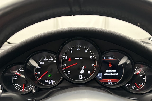 Porsche Panamera 4 14 of 30