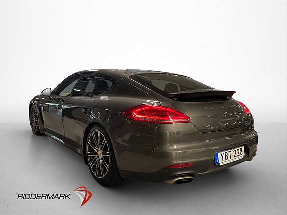 Porsche Panamera 4 4 of 5