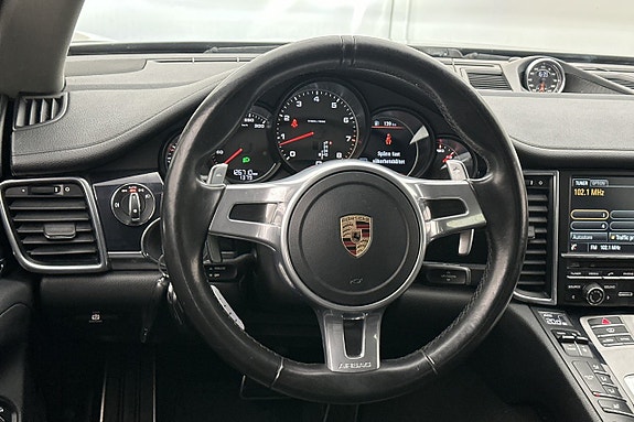 Porsche Panamera 4 12 of 30