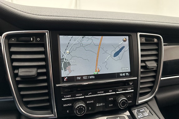 Porsche Panamera 4 18 of 30