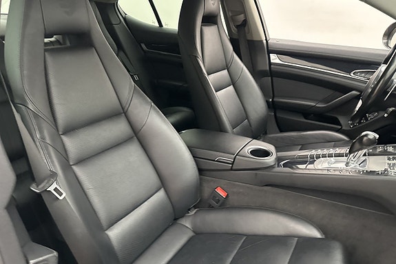 Porsche Panamera 4 24 of 30