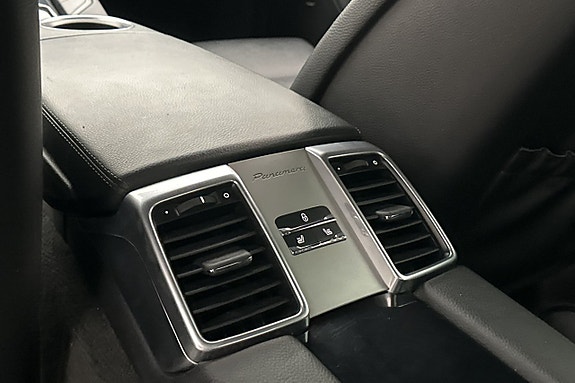 Porsche Panamera 4 28 of 30