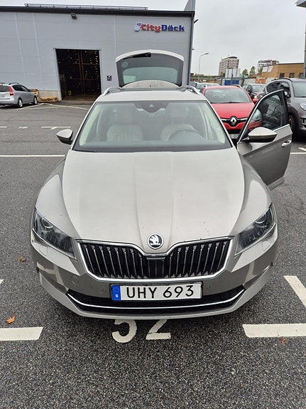 Skoda Superb 3 of 11