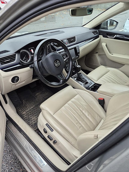 Skoda Superb 8 of 11