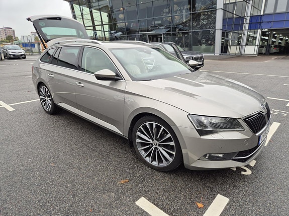 Skoda Superb 2 of 11