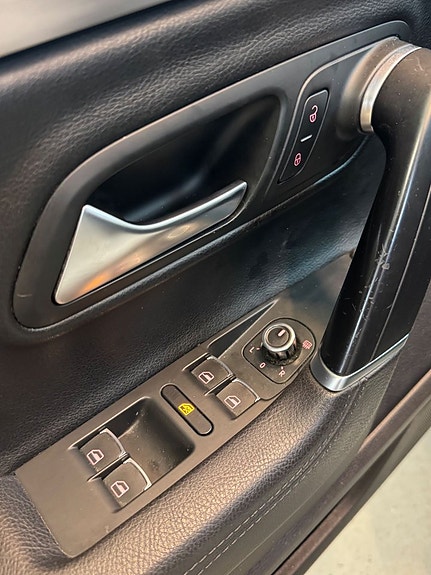 Volkswagen Passat CC 16 of 23