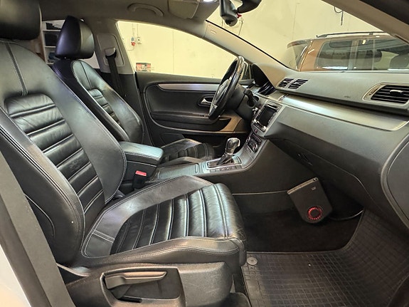 Volkswagen Passat CC 21 of 23