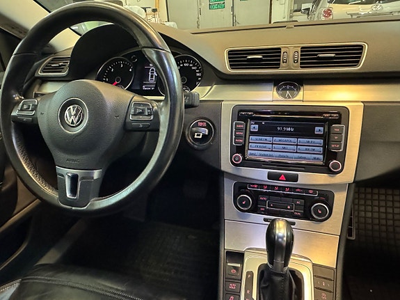 Volkswagen Passat CC 12 of 23