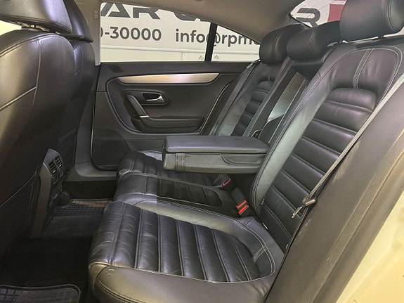 Volkswagen Passat CC 22 of 23