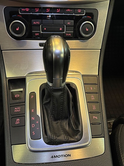 Volkswagen Passat CC 13 of 23