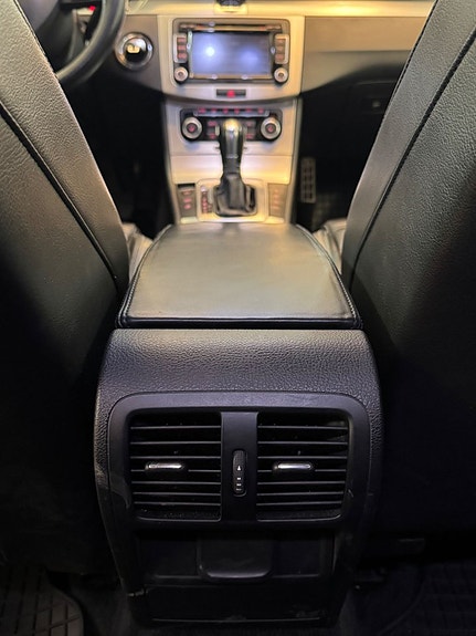 Volkswagen Passat CC 19 of 23