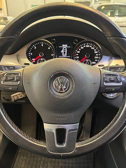Volkswagen Passat CC 9 of 23