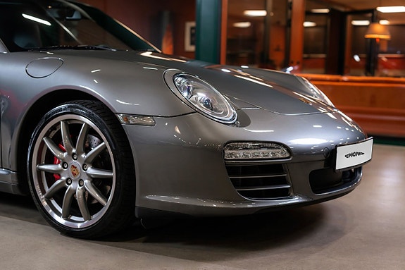 Porsche 911 2 of 5