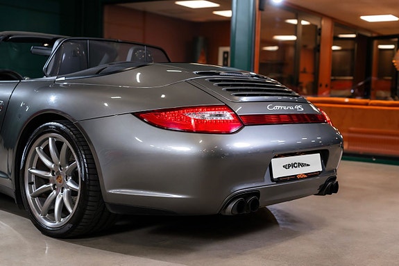 Porsche 911 4 of 5