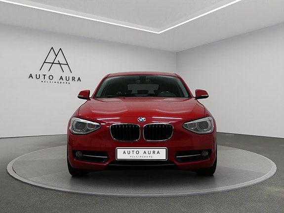 BMW 118d 2 of 5