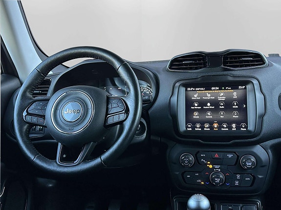 Jeep Renegade 13 of 24