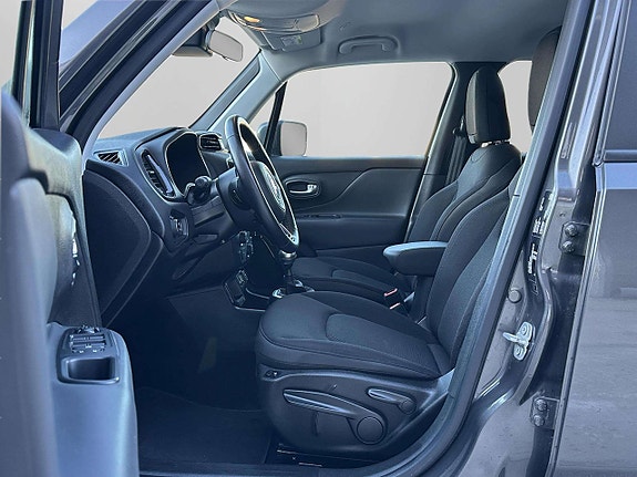Jeep Renegade 11 of 24