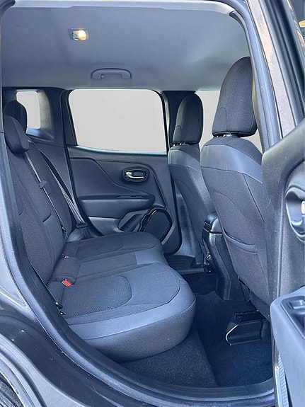 Jeep Renegade 21 of 24