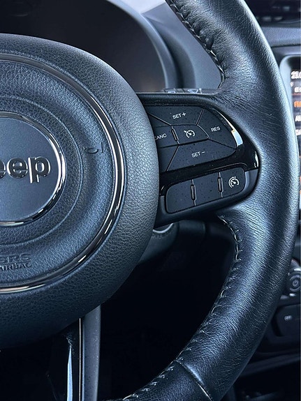 Jeep Renegade 19 of 24